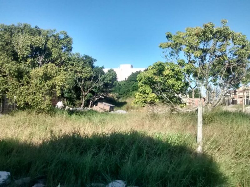 Terreno de esquina com 608 m² Enseada das Gaivotas RGI 140 mil