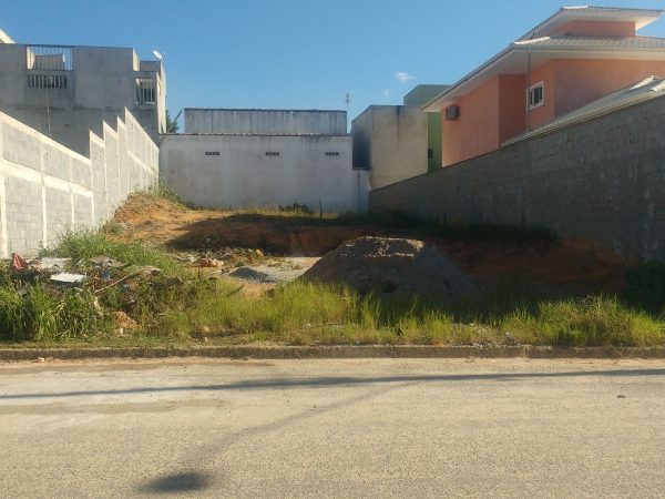 Terreno 360 m² todo murado no Parque das Flores 85 Mil – Rio das Ostras