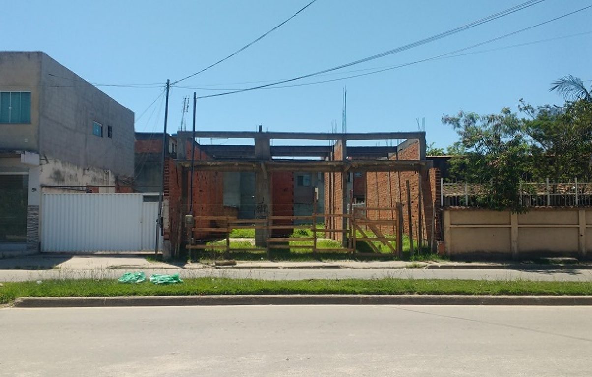 Lote com edificação iniciada para 2 lojas e apt de 3 quartos- Âncora 125 mil