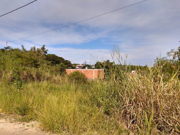 Terreno de 450 m² em Serramar por 75 mil