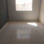 Excelente casa tipo apartamento, térrea, com 2 quartos, garagem coberta, perto da praia e comércio por 155 mil!!!