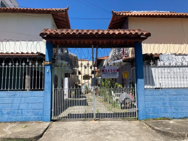 Ótima localização! Casa duplex com 2 quartos em extensão do Bosque 240mil