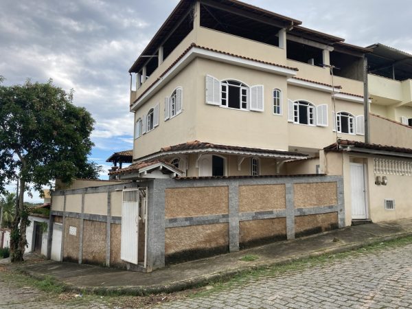 Ótima 4 quartos de esquina! Espaço, conforto e segurança bem pertinho do centro por 450mil!!!