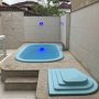 Lindo térreo com piscina privativa no Centro de Rio das Ostras por 2,500 reais com taxas inclusas!!