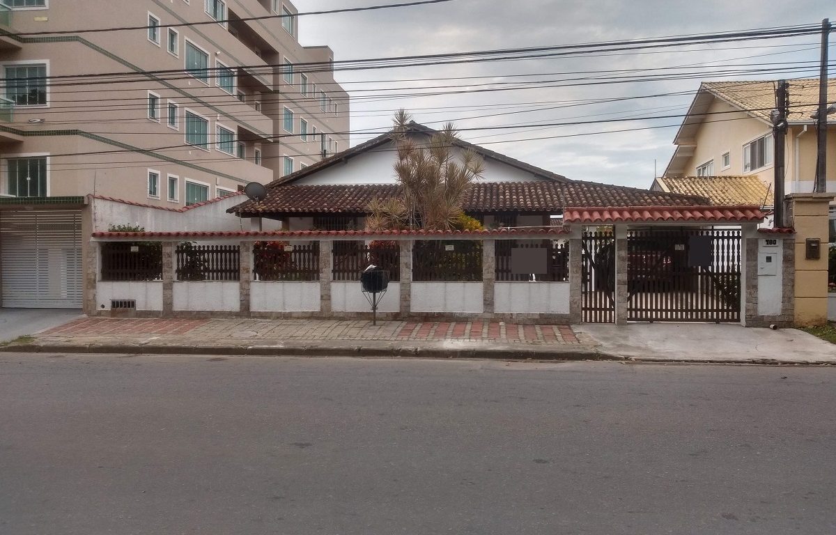 Linda casa linear com piscina e edícula! Extensão do Bosque – 990 mil
