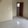Pertinho da pista e av principal de Costa Azul! Duplex com 3 quartos (2 suítes) por 600 mil!!