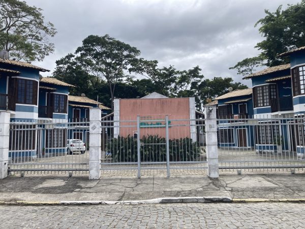 Ótimo Duplex com piscina, muito bem localizado por apenas 230 mil!
