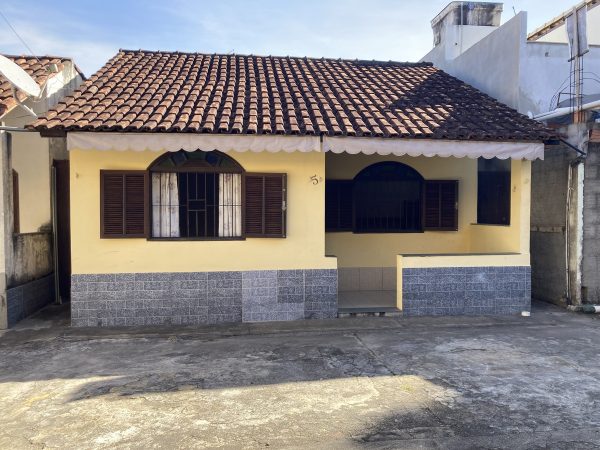 Oportunidade boa para quem procura casa térrea bem localizada! 300 mil