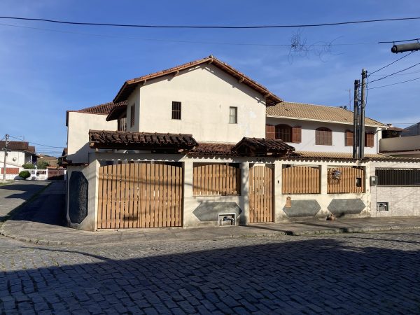 Ótimo duplex com piscina, 3 quartos e suite! Pertinho do Centro por 420 mil