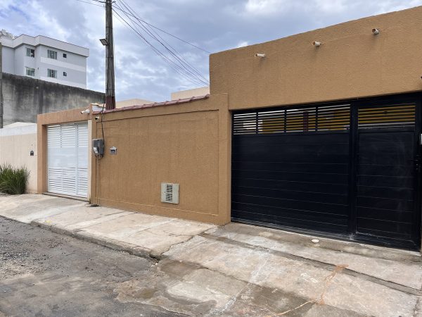 Novidade!! Casa independente, térrea, 4 quartos por 450 mil a vista!!