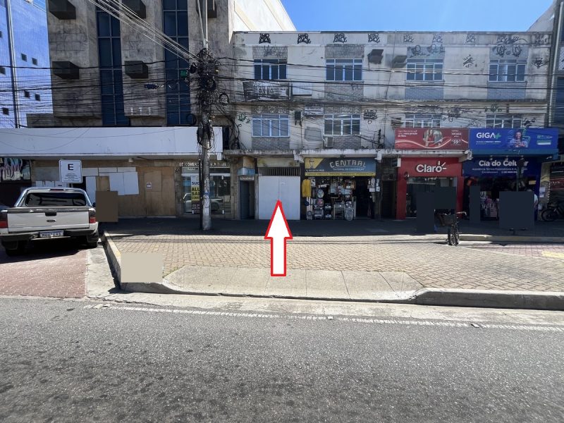 Oportunidade em parte nobre da Rod Amaral Peixoto!! Servidão com 3,5m de frente X 10m, mais 210m² de fundos! Por 3 milhões!!
